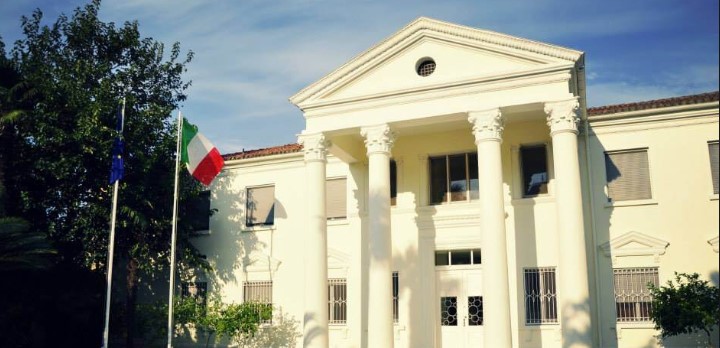 PROTESTA E OPOZITËS/ Ambasada Italiane- qytetarëve: Tregoni kujdes maksimal
