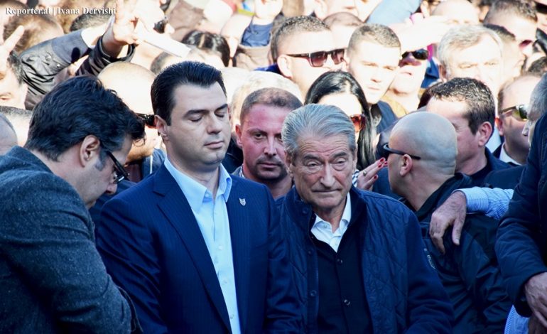 “KU ËSHTË FITORJA HISTORIKE?”/ Ironia e sekretarit të PS: Sot qënka protesta “Basha rri”!