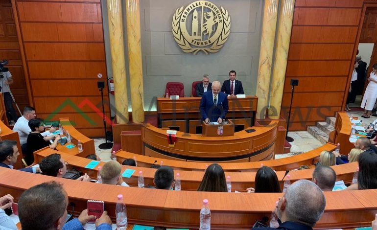 ERION VELIAJ BETOHET/ Pamjet EKSLUZIVE nga konstituimi i Këshillit Bashkiak të Tiranës