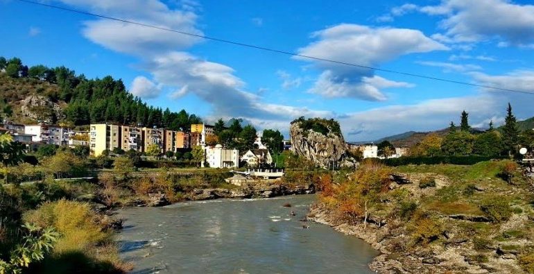 KOMENTET/ Turisti austrialian mbi Përmetin: Gjithçka perfekte! Shqiptari: Një tmerri i vërtetë…