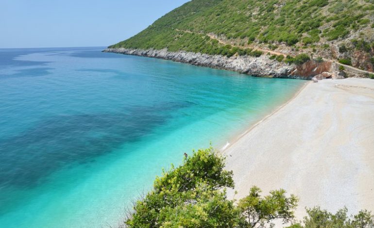 JO SHUMË TË NJOHURA/ Njihuni me 9 plazhe përrallore në Shqipëri (PAMJET)