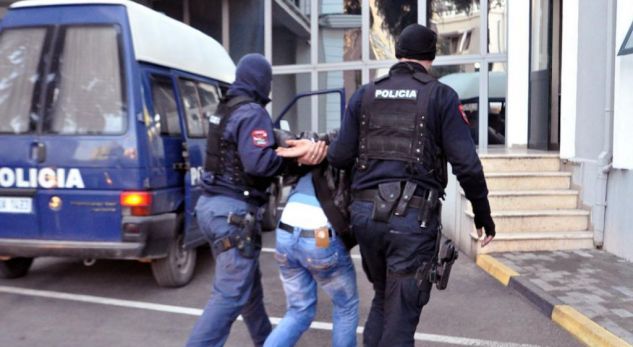 POLICIA RRUGORE ME “DORË TË HEKURT”/ 23 të arrestuar, pa leje drejtimi dhe të alkoolizuar
