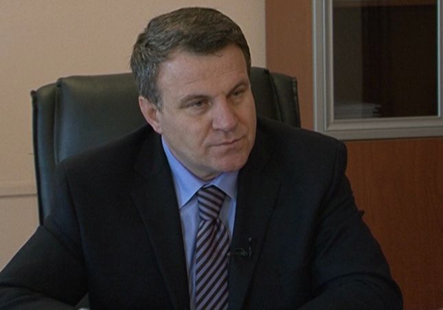 NUK E FUTI PROPOZIMIN NË PARLAMENT/ Ruçi kundër shkarkimit të Malajt, e shtyn për në…