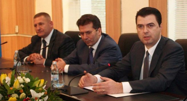 “RAMËN DO E RRËZOJMË NË VJESHTË”/ Lulzim Basha mbledh me urgjencë aleatët