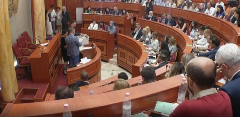 30 QERSHORI/ Erion Veliaj betohet sot! Konstituohet Këshilli Bashkiak i Tiranës
