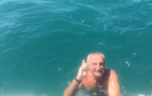 ILIR META KUNDËR SHQIPËRISË DHE KOSOVËS/ Thyen bojkotin dhe merr pjesë në Samitin e Bosnjes