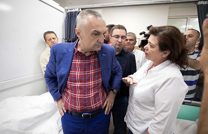 “LAJTHITJA”/ Nora Malaj “MALLËNGJEHET” nga Meta: Sot më bëre krenare, që ti je Presidenti im!