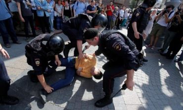 PROTESTË E MADHE NË RUSI/ Arrestohen 317 protestues (FOTOT)