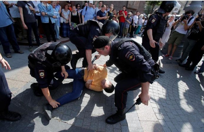 PROTESTË E MADHE NË RUSI/ Arrestohen 317 protestues (FOTOT)
