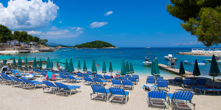 KRYESOJNË PUSHUESIT NGA…/ “Turismo.al”: Shqipëria po përjeton “bum” turistik
