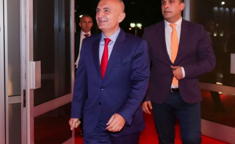 PUBLIKON LETRËN E KATËRT BRENDA DITËS/ Ilir Meta: Mos u mërzisni, se vijojnë në seri