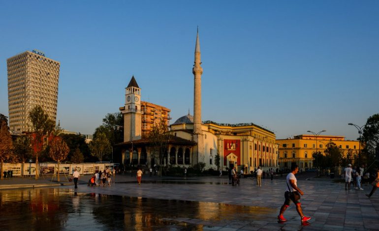 AS PARISI AS AMSTERDAMI/ “Standard”: Dy qytetet më të preferuara të turistëve janë Tirana dhe Lviv për…