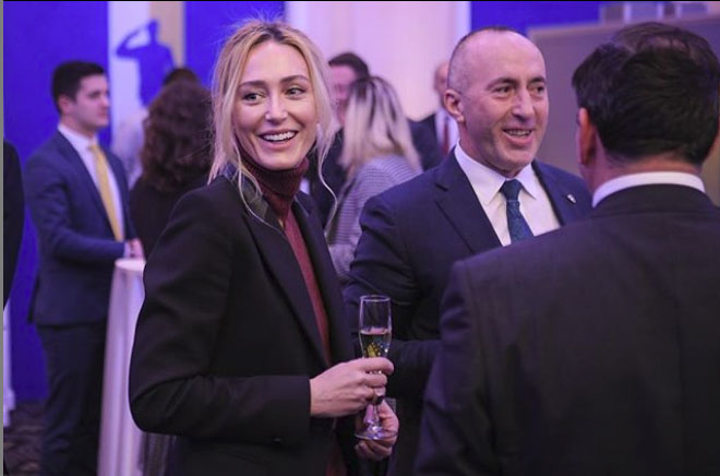 “UNË JAM DHURATA…”/ Haradinaj mbush 51 vjeç, ja dedikimi i gruas