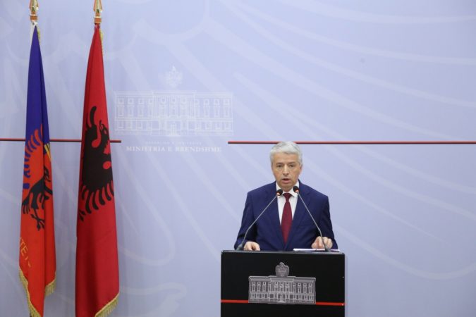 BASHKËPUNIMI DYPALËSH/ Ministri Lleshaj takon homologun britanik