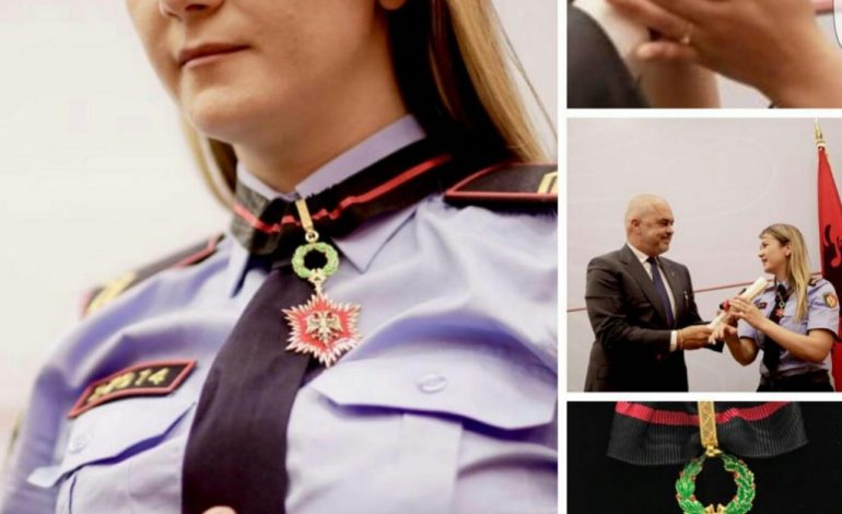 U PLAGOS NË PROTESTËN E OPOZITËS/ Ja si duket dora e efektives Ina Nuku pas rikuperimit (FOTO)