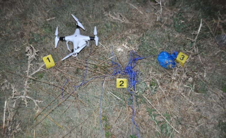 DROGË ME DRON NË BURGUN E SHËNKOLLIT/ Si u zbuluan dhe u kapën autorët? (FOTO)