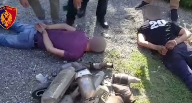 “PESË PERSONA U KAPËN ME 205 KILOGRAM DROGË”/ Policia e Shtetit jep detaje të reja mbi furgonin e ndaluar (VIDEO)