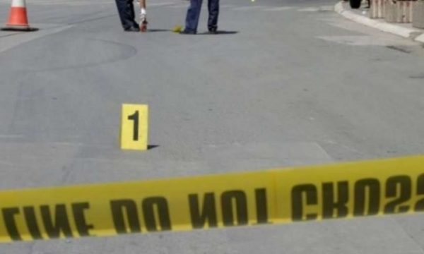 E RËNDË NË ELBASAN/ Një grua gjendet e PAJETË mbi shinat e trenit, dyshohet se…