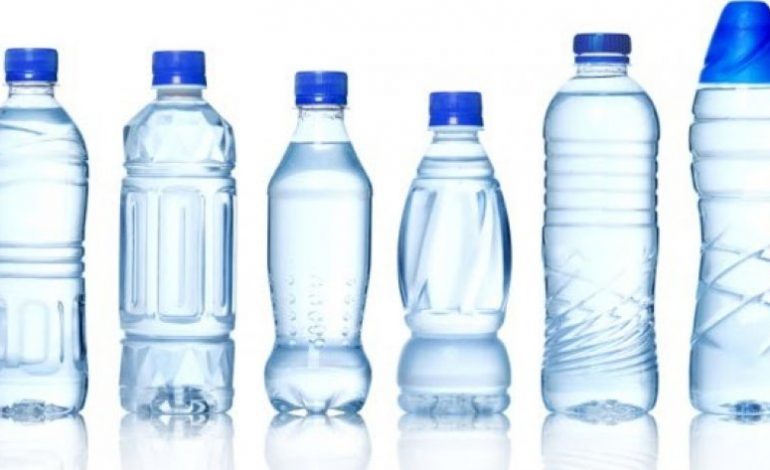 E DINIT? Ja pse nuk duhet të pini ujë në shishe plastike