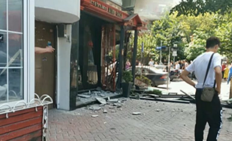 TRONDITET TIRANA/ Shpërthim me eksploziv argjendarisë në ish-bllok, një vajzë me urgjencë drejt spitalit (FOTO+VIDEO)