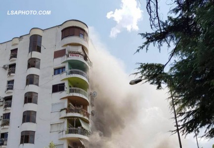SHPËRTHIM NË BLLOK/ Burrë e grua në rrezik për jetën, pronarët e argjendarisë