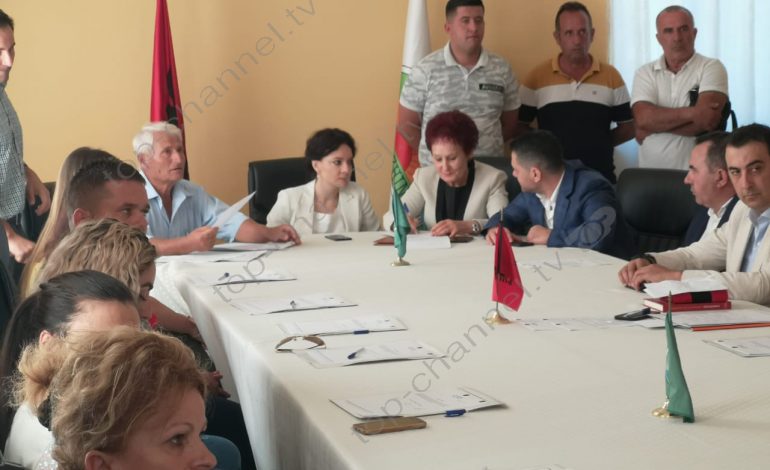 30 QERSHORI/ Konstituohet këshilli bashkiak i Rrogozhinës, të pranishëm Spiropali dhe Ahmetaj (FOTO)