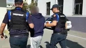 “POLICIA E SHTETIT, NDALONI!”/ 50 mijë euro gjobë, arrestohen tre persona, bisnesmeni po paguante këstin