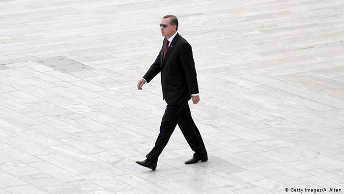 PARTI E RE NË TURQI? Erdoganin e BRAKTISIN miqtë