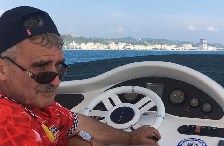 SHËTITJE ME JAHT NË BRIGJET E DURRËSIT/ Kujtim Gjuzi “KONTROLLON” zbatimin e ligjit (FOTOT)