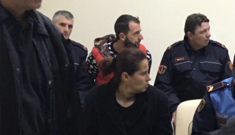 VRAU BURRIN DHE VJEHRRËN/ Çfarë ndodhi sot me 32 vjeçaren nga Vlora dhe “mikun” e saj (VIDEO)