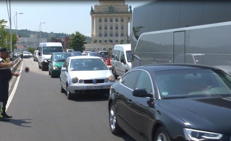 TAKSAT E AUTOMJETEVE/ Do të rishikohen, ja 2 përcaktuesit kryesor