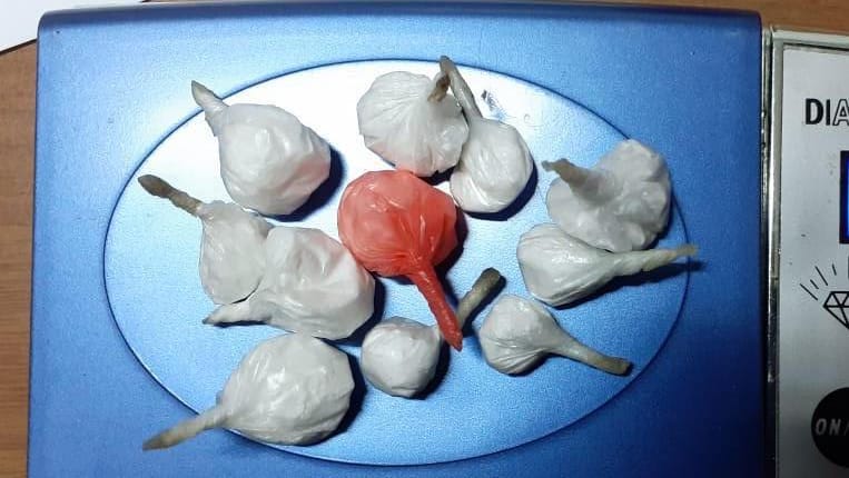 HODHI KOKAINËN NGA DRITARJA/ Si e pësoi SHQIPTARI kur…