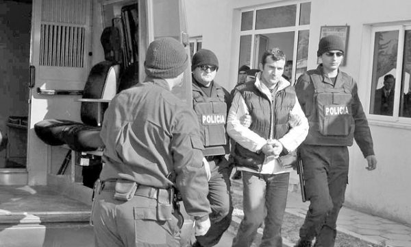 LIROHET NGA BURGU LUL CAKA/ I njohur si “i tmerrshmi” i Beratit, në 1999 i rrëmbyen nënën dhe…