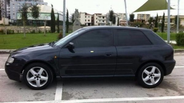 MAKINA ME XHAMA TË ZINJ/ Policia me “dorë të hekurt”, ndërshkohen…