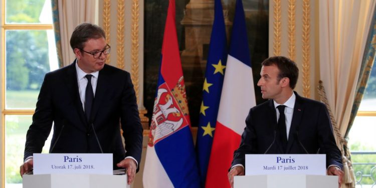 MACRON SOT NË SERBI/ Beogradi shpreson se vizita e Presidentit francez do t’i jap fund taksës