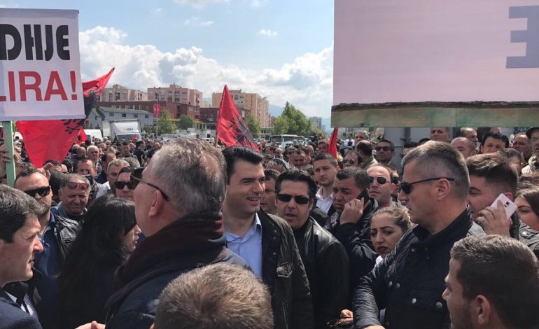 PROTESTA/ Kur edhe mediat ndërkombëtare “lodhen” me opozitën shqiptare (FAKTET)