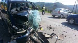 E FUNDIT/ Fuoristrada përplaset me “Benz”-in dhe përmbyset, 5 të plagosur në Gjirokastër (VIDEO)