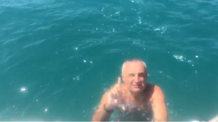 “MË MIRË DET SE PISHINA”/ Qytetarët ironizojnë Metën: Për ty më mirë në burg (VIDEO)