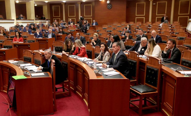 E FUNDIT/ Krijohet Grupi i ri Parlamentar me në krye Adriatik Alimadhin