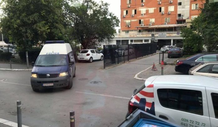 MERRNIN RRYFSHET PËR PATENTAT/ Arrestohen 16 zyrtarë në Kosovë