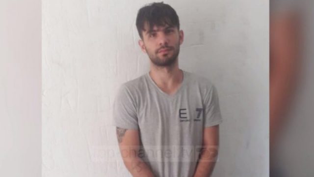 “PROTESTUESI I VETMUAR”/ Goditi me molotov Kryeministrinë mesnatën e së shtunës