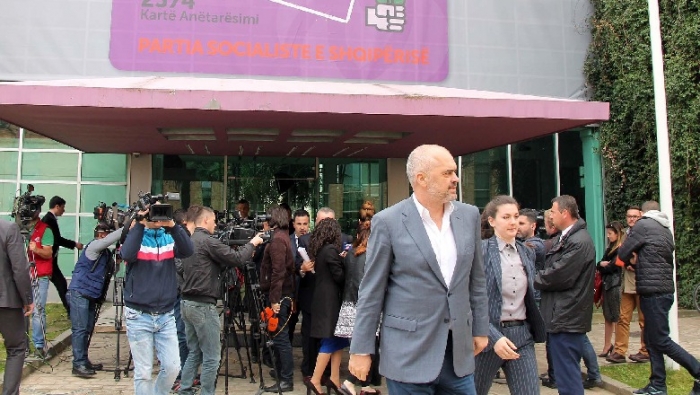 KOORDINIMI I RI I 12 QARQEVE/ Rama mbledh në selinë e PS drejtuesit e “Veriut”