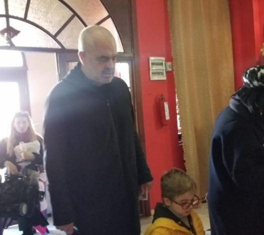DITË E VEÇANTË PËR FAMILJEN E KRYEMINISTRIT/ Ja sa vjeç mbush Zaho