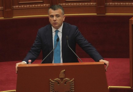 KTHIMI I LIGJEVE NGA PRESIDENTI/ Balla: Meta NUK ka më sy e vesh për të dëgjuar…