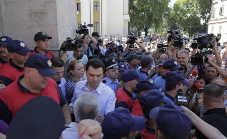 EMRAT/ Të gjithë aktorët e Teatrit Kombëtar janë për një godinë të re, përveç…