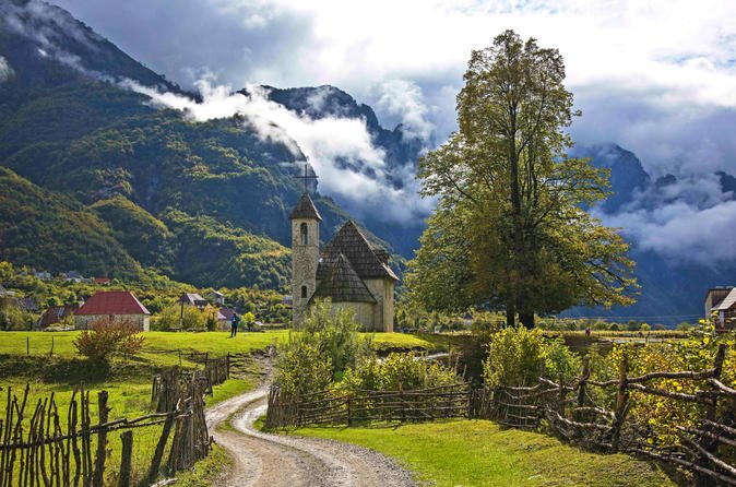 KOMENTET/ Turisti suedez për Thethin: Mrekulli! Shqiptari: Si Kazakistan dukej…