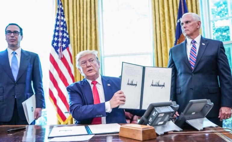 “LOJË ME ZJARRIN”/ Leon Panetta: Ja ku mund të godasë Irani SHBA-të, Trump duhet…