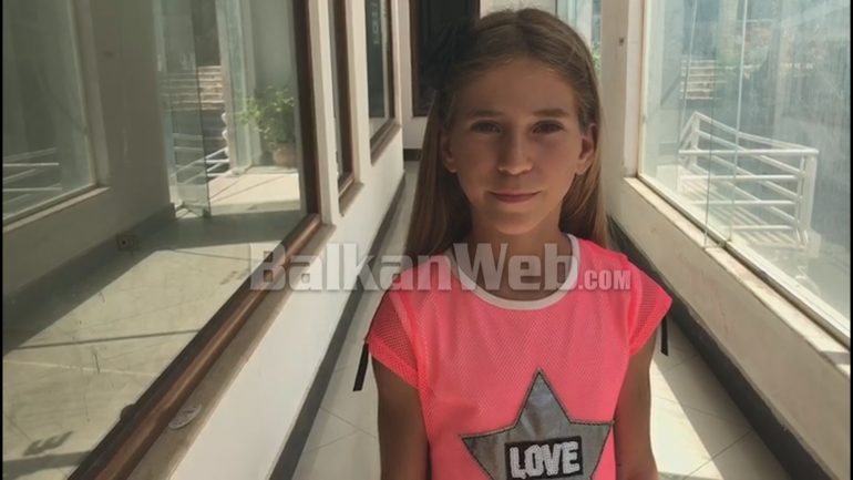 I LAN 3 HERË…/ Njihuni më 10-vjeçaren nga Konispoli me flokët… (VIDEO)
