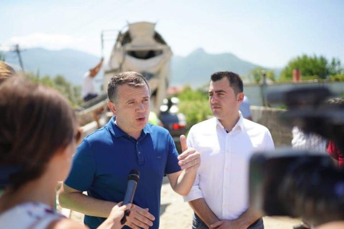 “LAMTUMIRË” PËRMBYTJEVE NË MENGËL/ Balla inspekton punimet: Ka qenë një prej…
