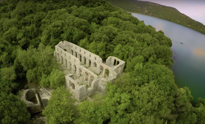“RRËNOJA HISTORIKE MBRESLËNËSE…”/ “Indipendent”: Shqipëria, mes destinacioneve origjinale për t’u vizituar